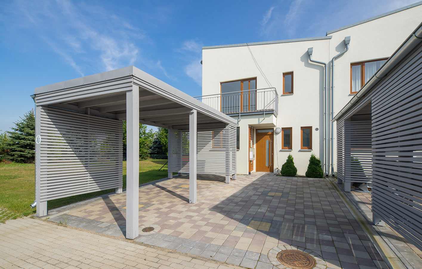 moderne Carposts als Alternative zur Garage modernes Carport vor modernem Haus