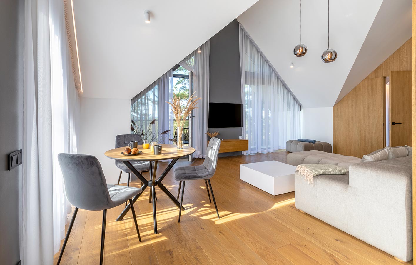 Geöltes Parkett – Natürliche Holzoptik und angenehme Haptik Geöltes Parkett mit natürlicher Holzmaserung in einem gemütlichen Wohnzimmer